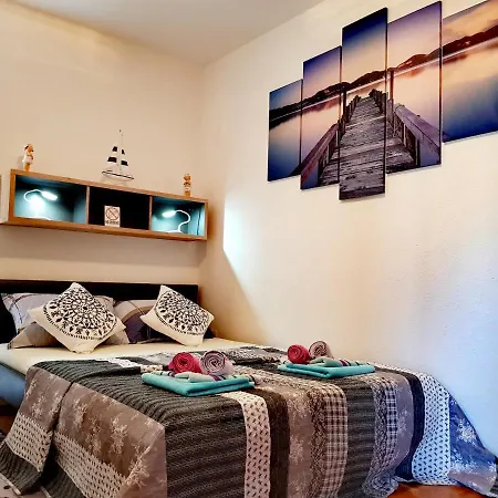 With Sea View In Apartmán