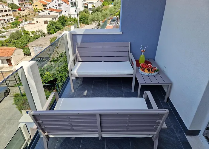 Apartament With Sea View In *